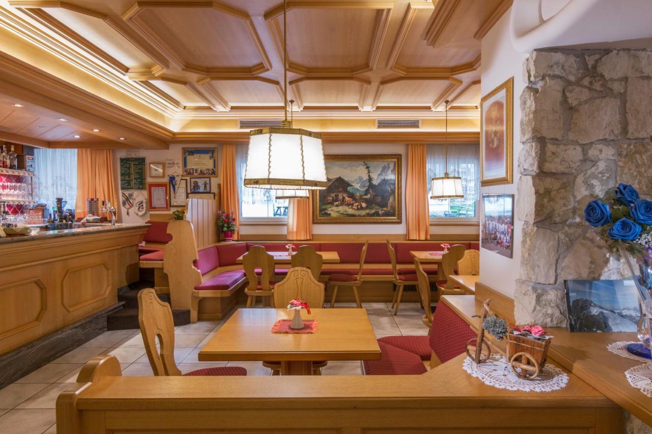 Hotel Ramon Campitello di Fassa Esterno foto