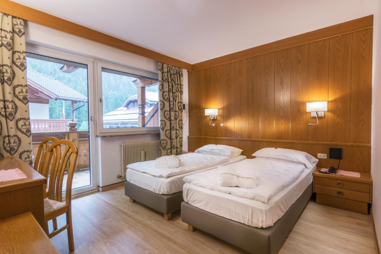 Hotel Ramon Campitello di Fassa Esterno foto
