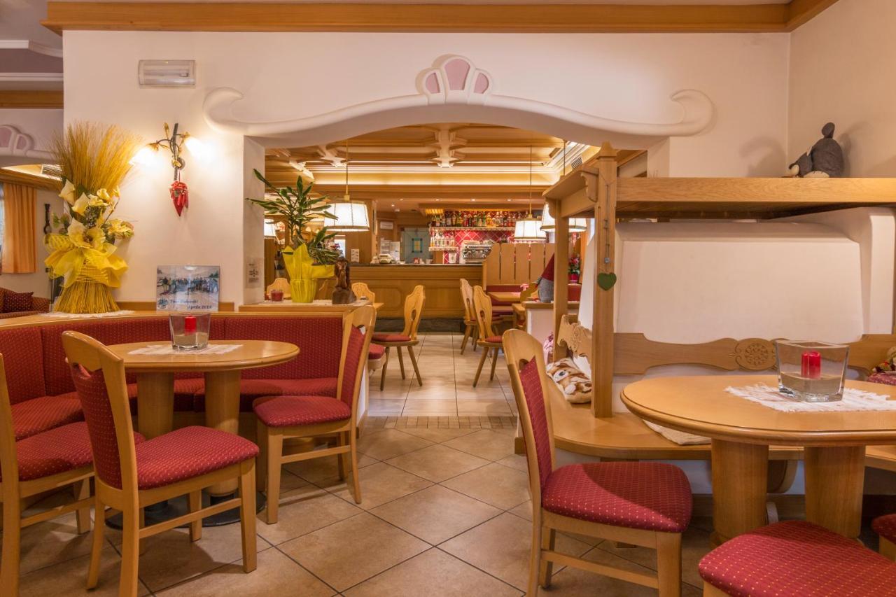 Hotel Ramon Campitello di Fassa Esterno foto