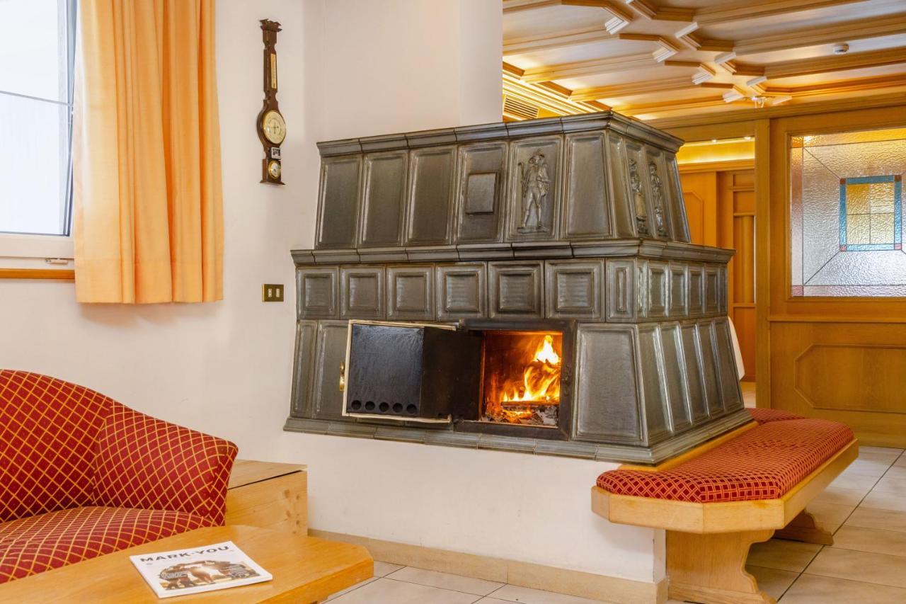 Hotel Ramon Campitello di Fassa Esterno foto