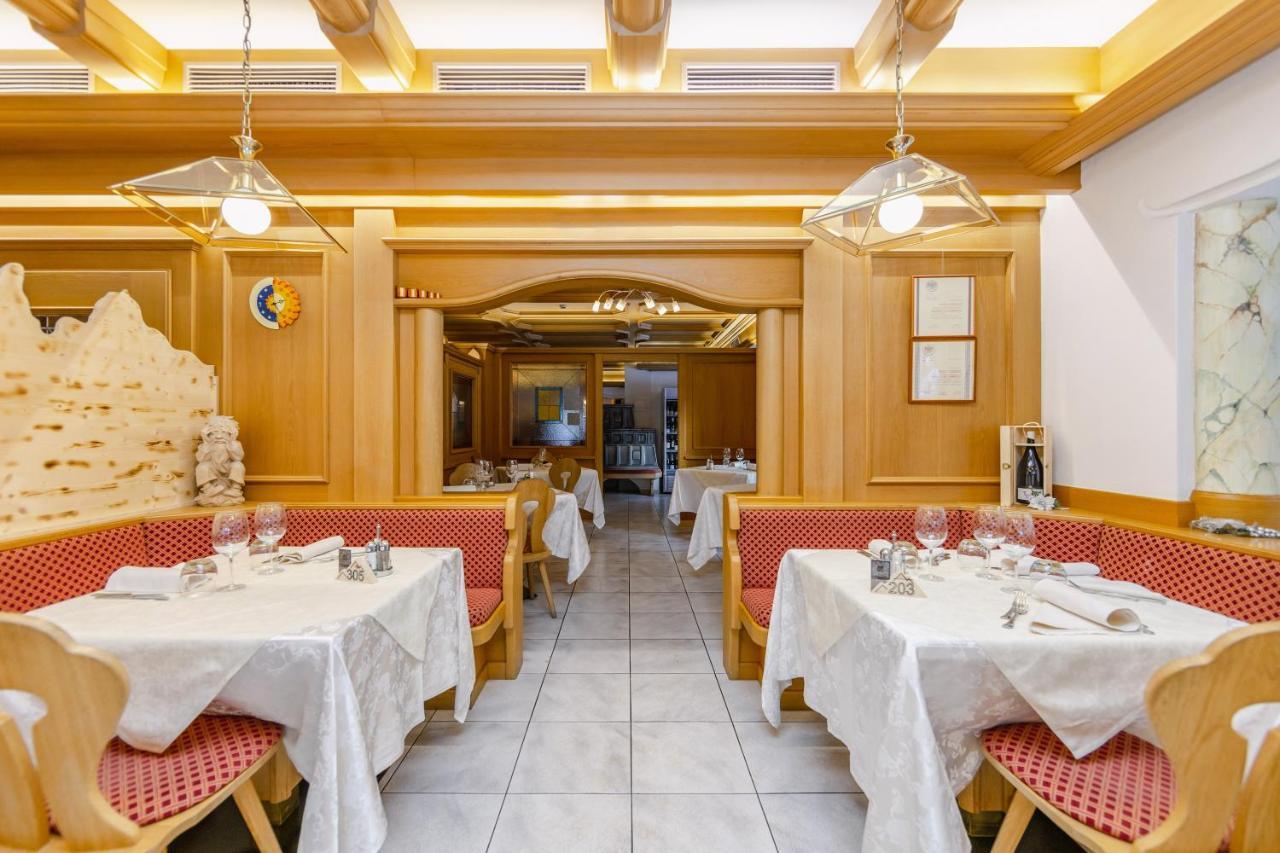 Hotel Ramon Campitello di Fassa Esterno foto