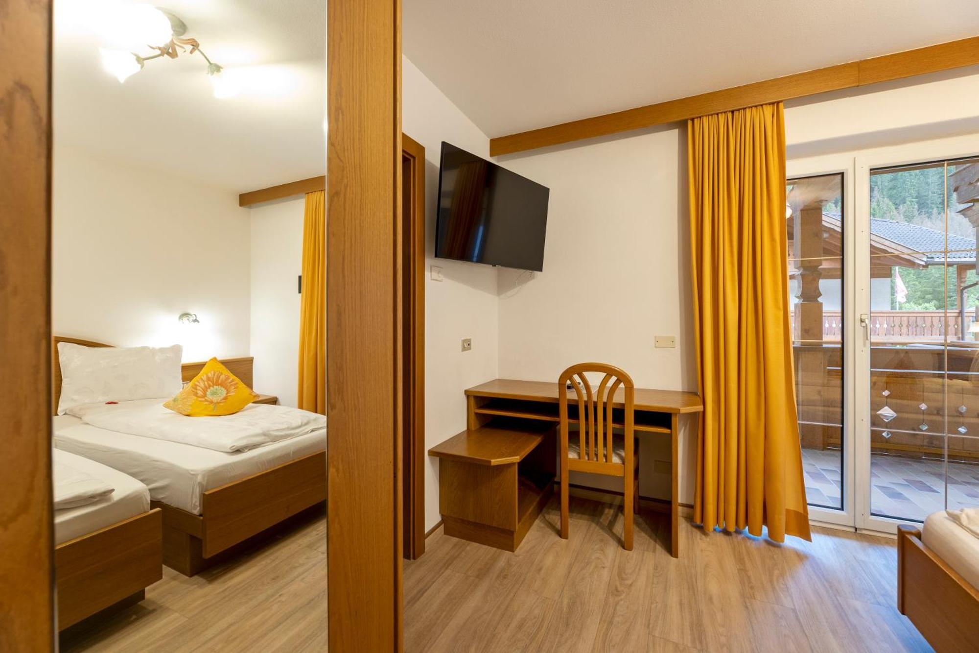 Hotel Ramon Campitello di Fassa Esterno foto