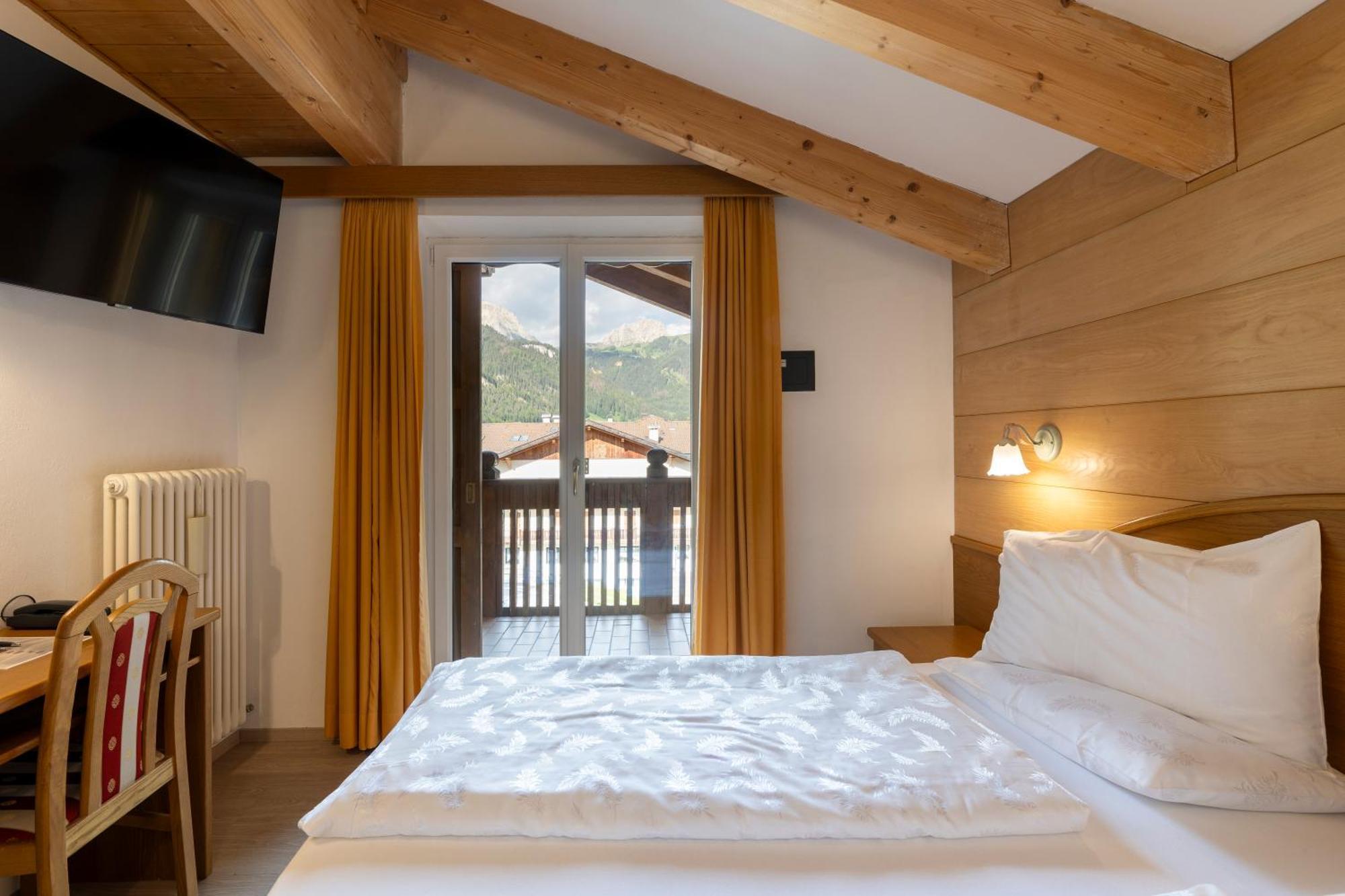 Hotel Ramon Campitello di Fassa Esterno foto