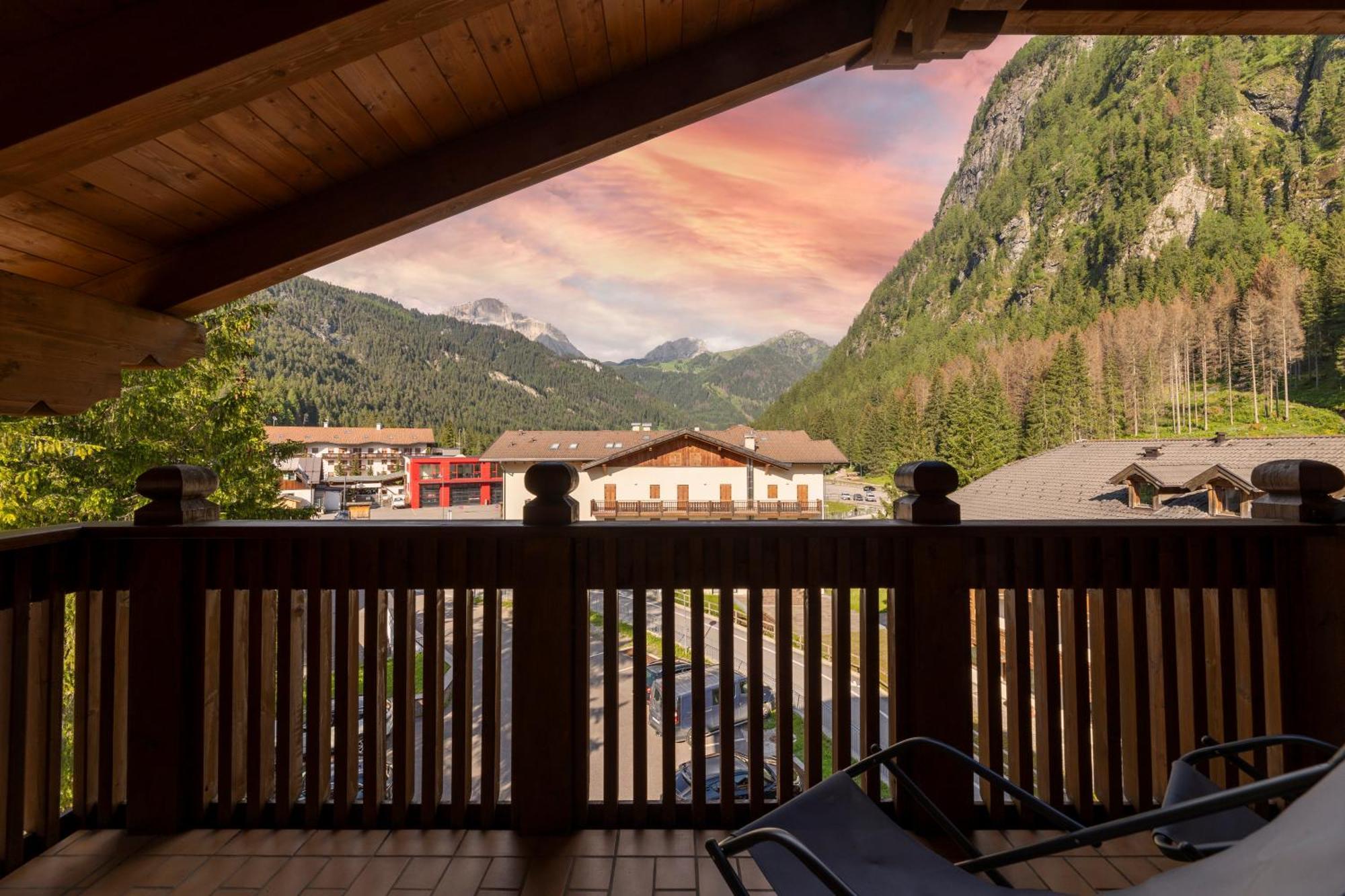 Hotel Ramon Campitello di Fassa Esterno foto