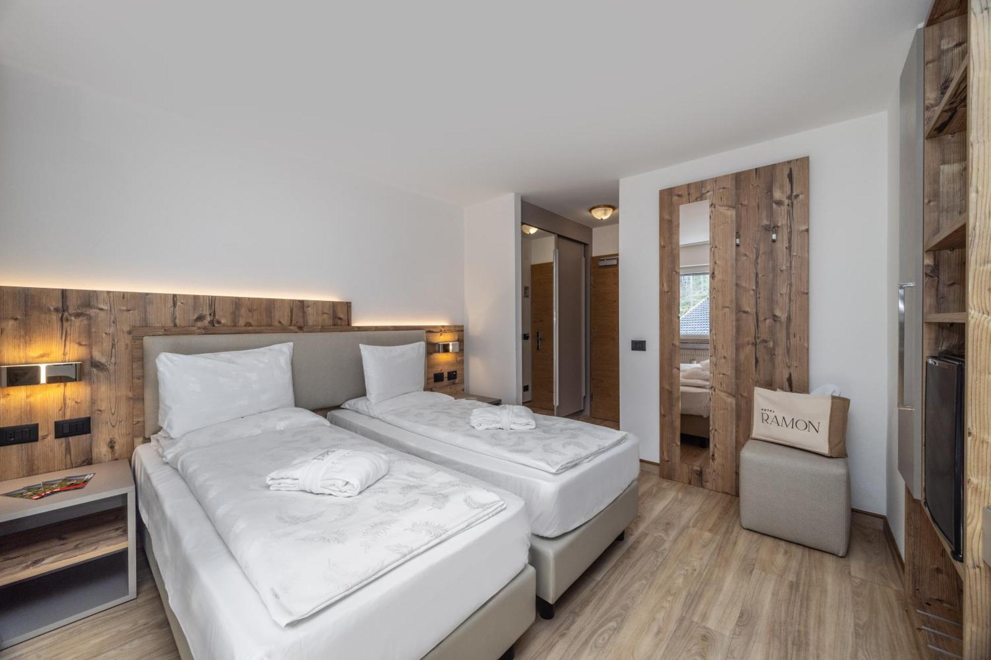 Hotel Ramon Campitello di Fassa Esterno foto