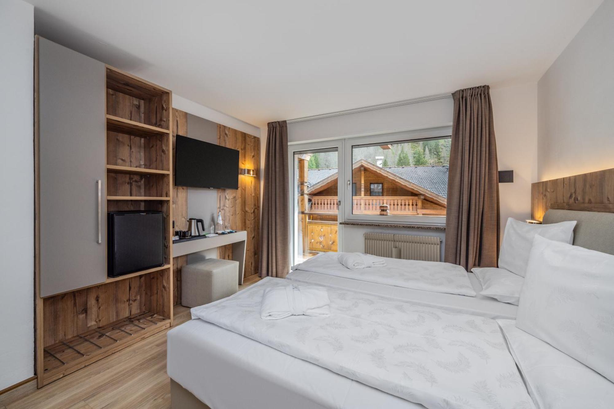 Hotel Ramon Campitello di Fassa Esterno foto