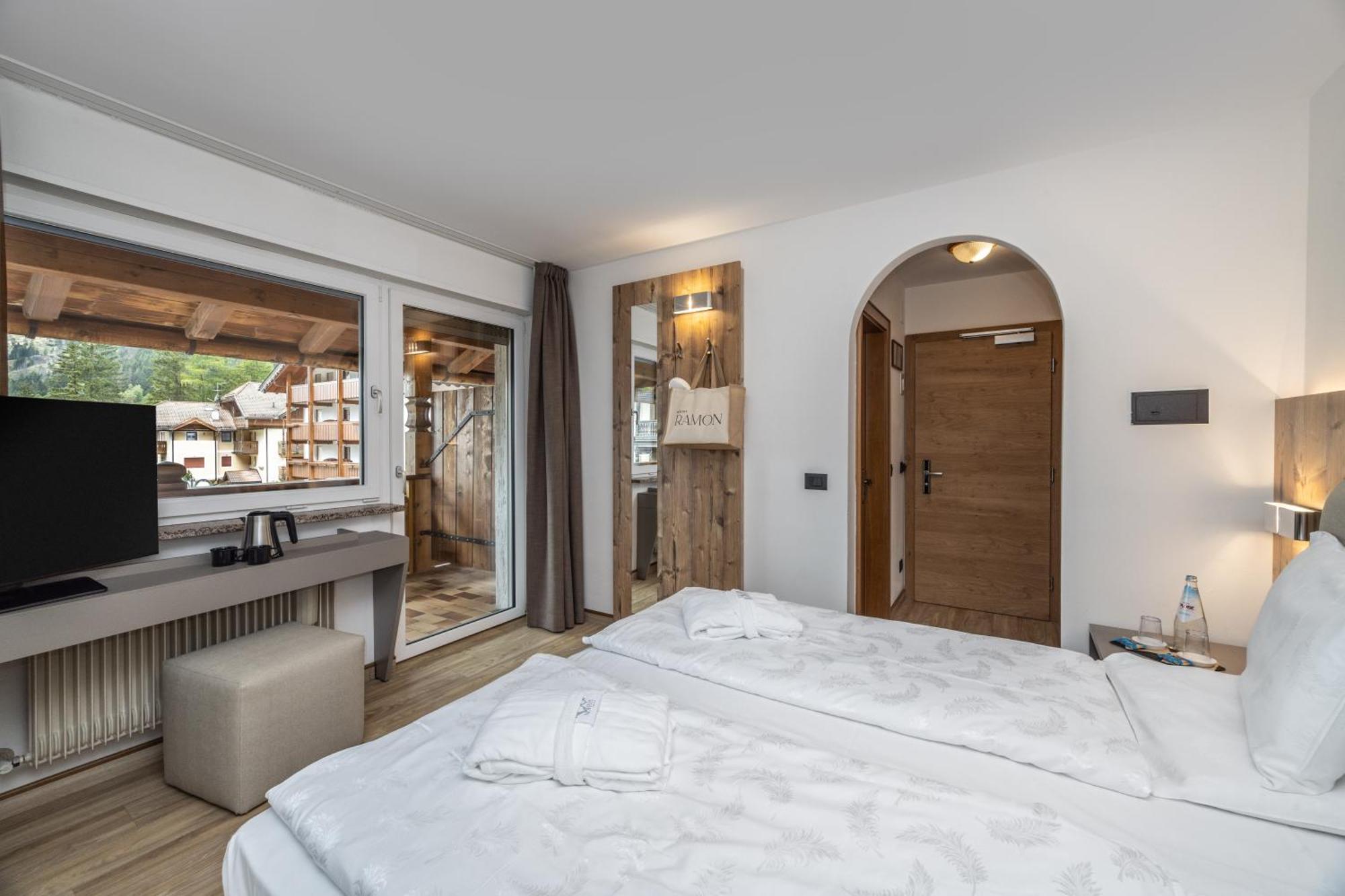 Hotel Ramon Campitello di Fassa Esterno foto