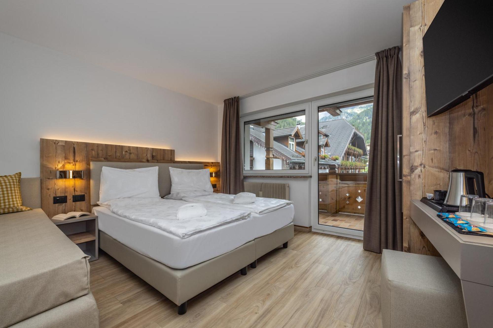 Hotel Ramon Campitello di Fassa Esterno foto