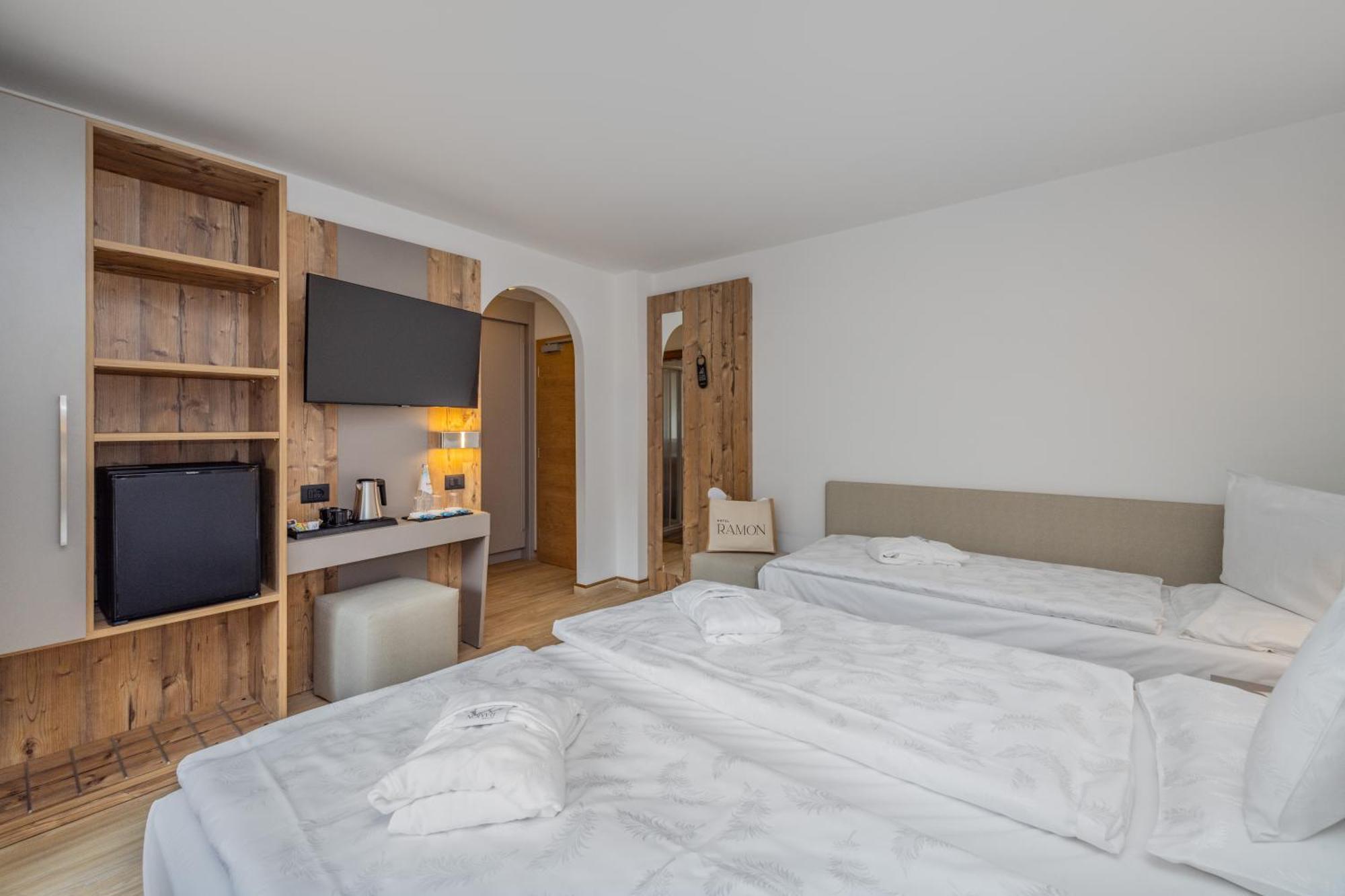 Hotel Ramon Campitello di Fassa Esterno foto
