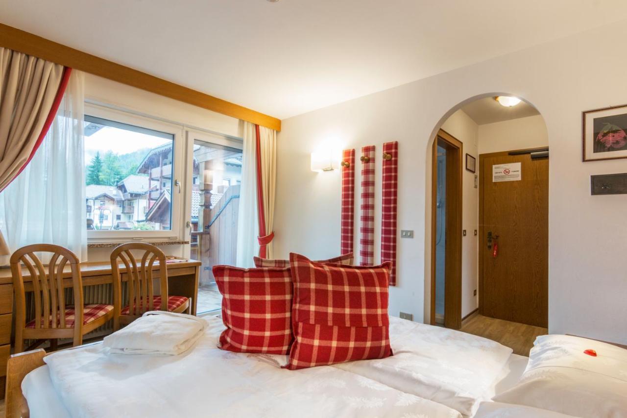 Hotel Ramon Campitello di Fassa Esterno foto